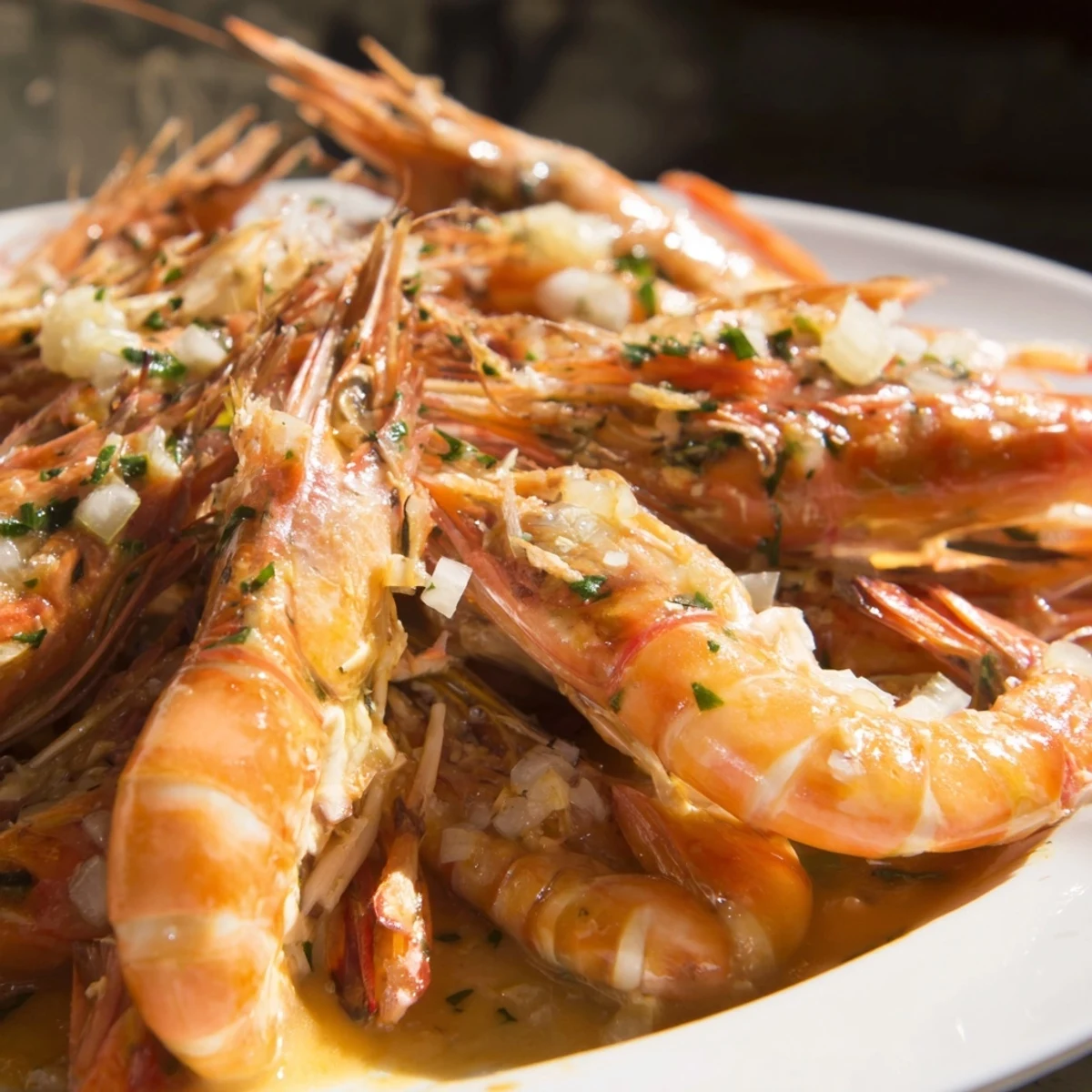 Tender shrimp bathed in a creamy garlic sauce, highlighting this ultimate 20-minute garlic shrimp recipe.